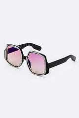 Vintage inspired oversized sunglasses with UV 400 protection - detail shot

