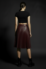 Women’s burgundy PU leather pleated skirt, knee-length high-waisted vintage-inspired A-line style