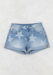 Star print shorts boho editorial flatlay – festival denim shorts women – Pretty Attitude