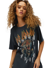 Women's Def Leppard concert tee – Distressed rock band shirt by Daydreamer Clothing with a leopard and Vertigo High 'n' Dry album artwork.