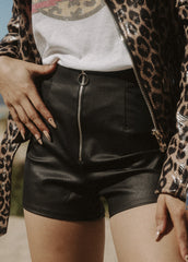 zipper leather shorts